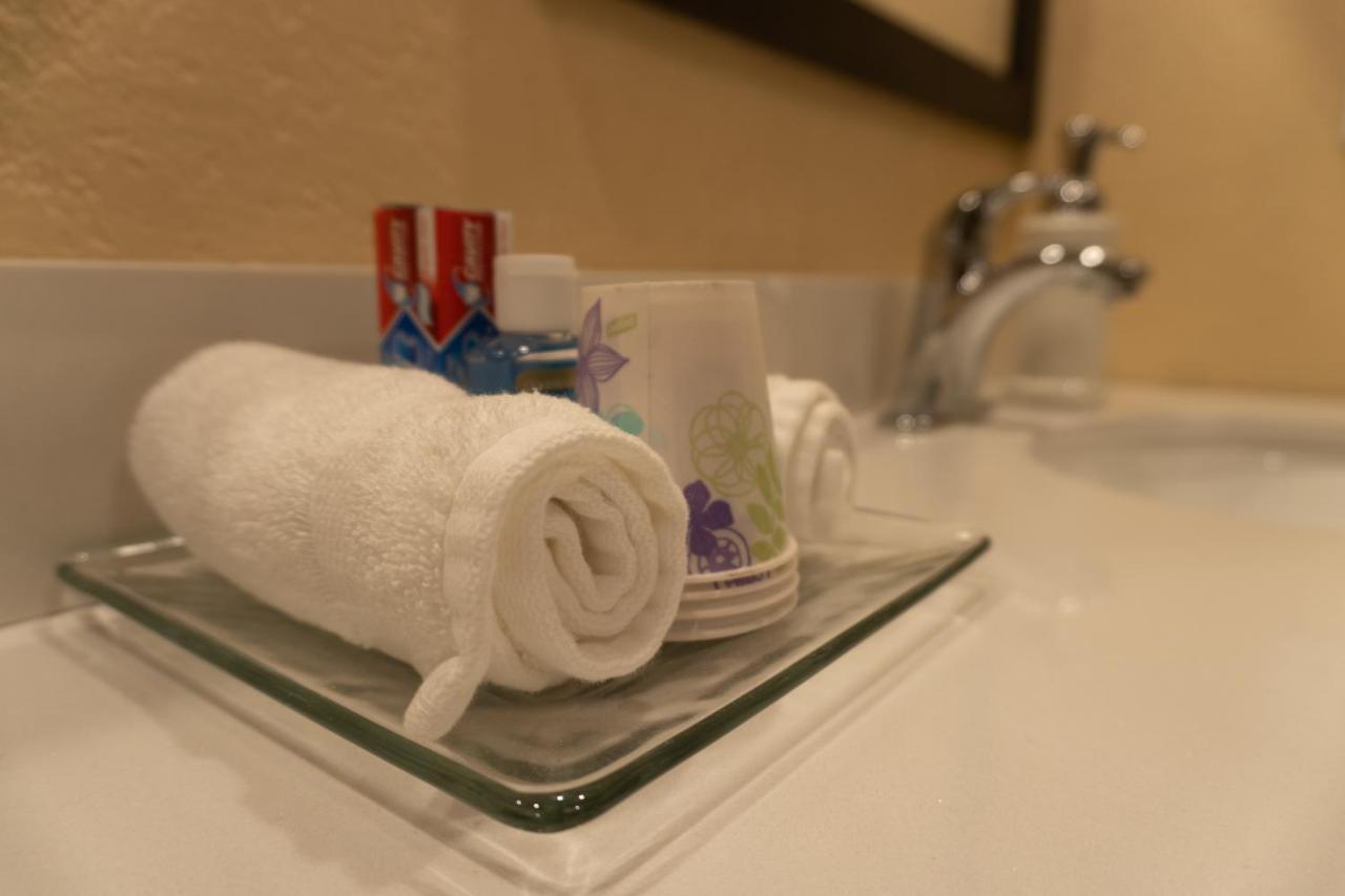 Trinity Escapes - Two Bedroom Two Bathroom Full Apartment Near Airport Анкоридж Экстерьер фото