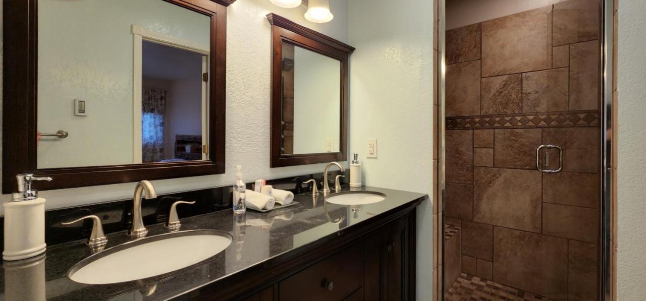 Trinity Escapes - Two Bedroom Two Bathroom Full Apartment Near Airport Анкоридж Экстерьер фото